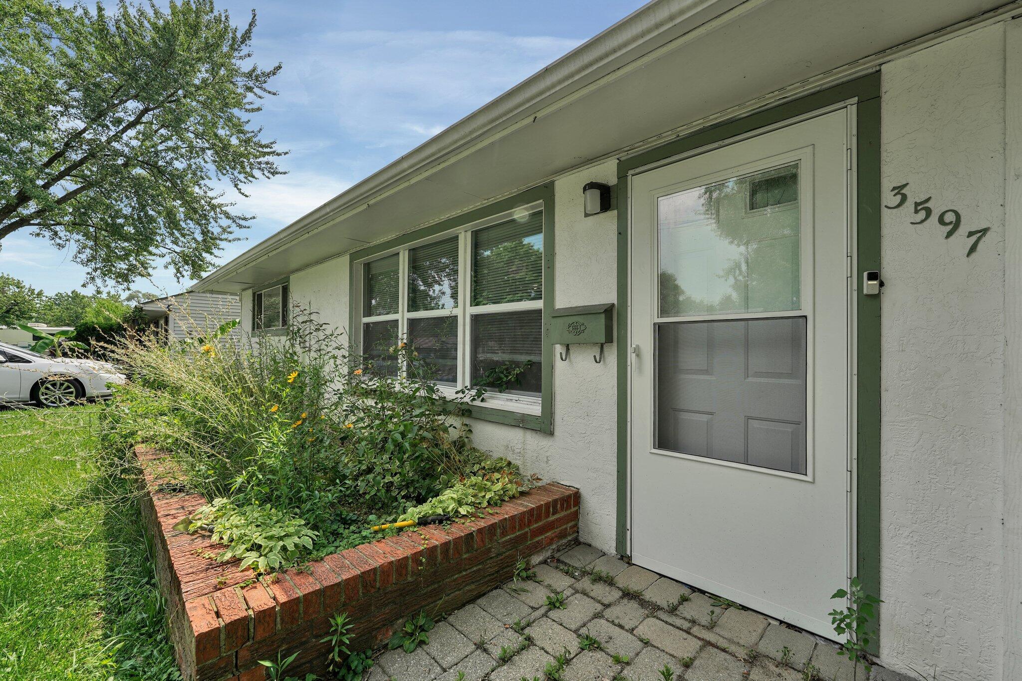 3597 Gerbert Road Columbus, OH 43224 - Photo 3 of 19 6-web-or-mls-3597-gerbert-rd