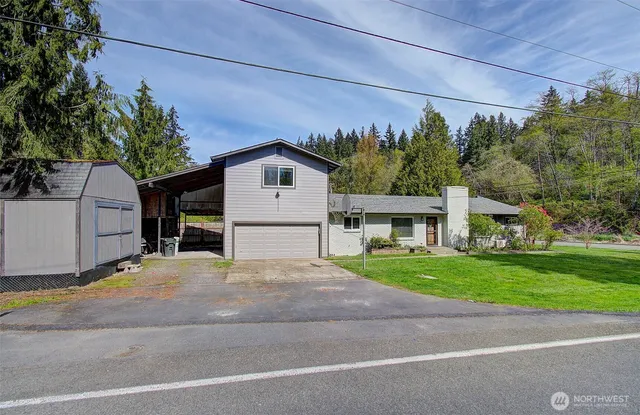 a view of a house with a yard and garage