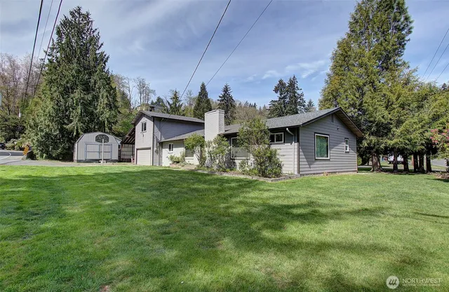 a view of a house with a back yard