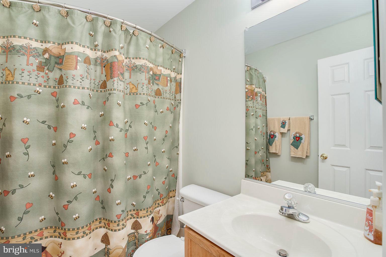 4502 Sandwood Road Baltimore, MD 21219 - Photo 22 of 39 Upper Level Hall bath