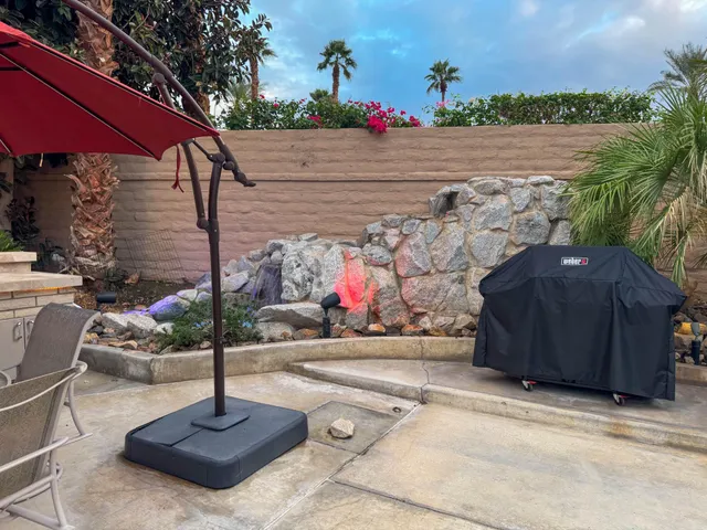 a sign that is sitting on the side of a road