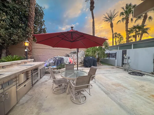a view of a house with garage