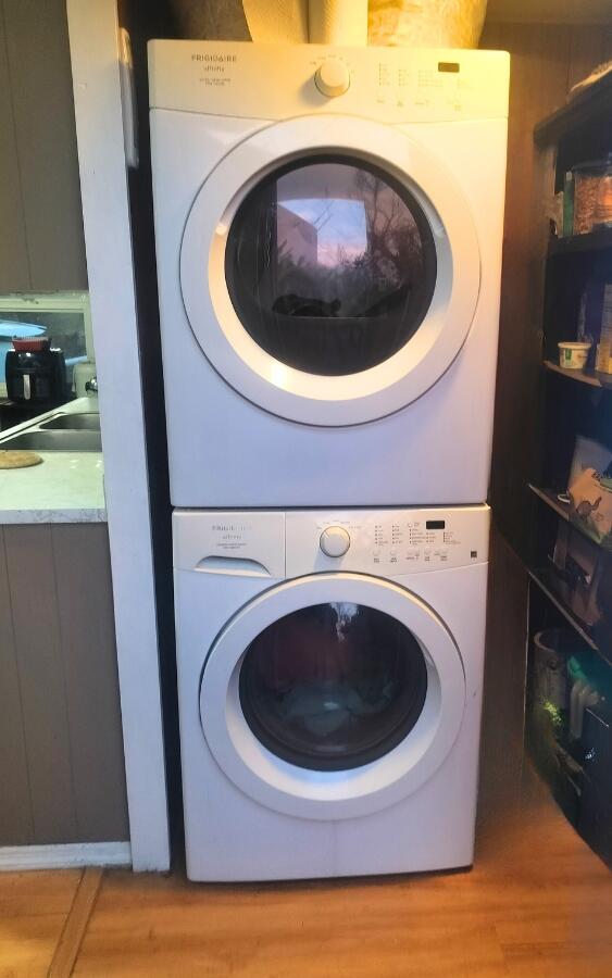 481 Twin View Boulevard, Unit 63 Redding, CA 96003 - Photo 11 of 20 a utility room with dryer and washer