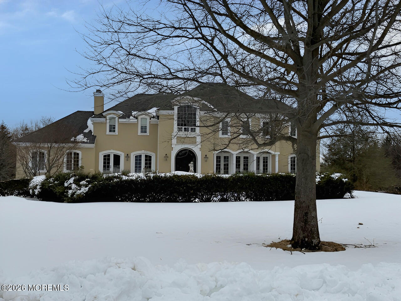 a front view of house with yard