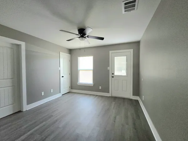 $1,450 | 3514 Hunnicutt Street, Unit B, Dayton, TX 77535