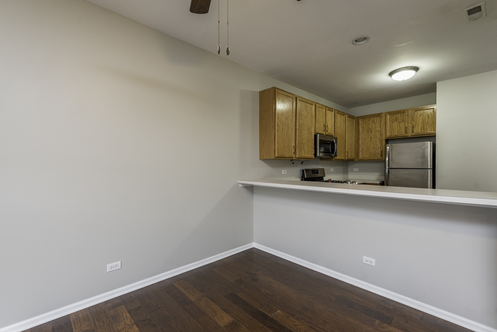 2879 Falling Waters Drive, Unit 2879 Lindenhurst, IL 60046 - Photo 6 of 30 a view of a kitchen with electric appliances