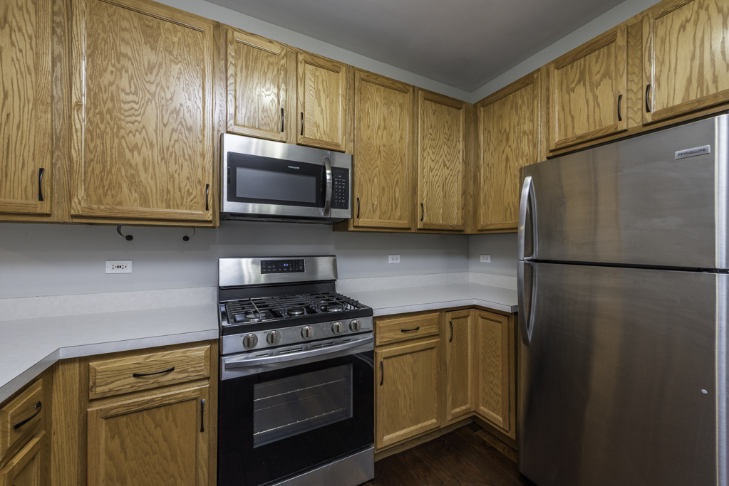2879 Falling Waters Drive, Unit 2879 Lindenhurst, IL 60046 - Photo 10 of 30 a kitchen with a refrigerator stove and microwave