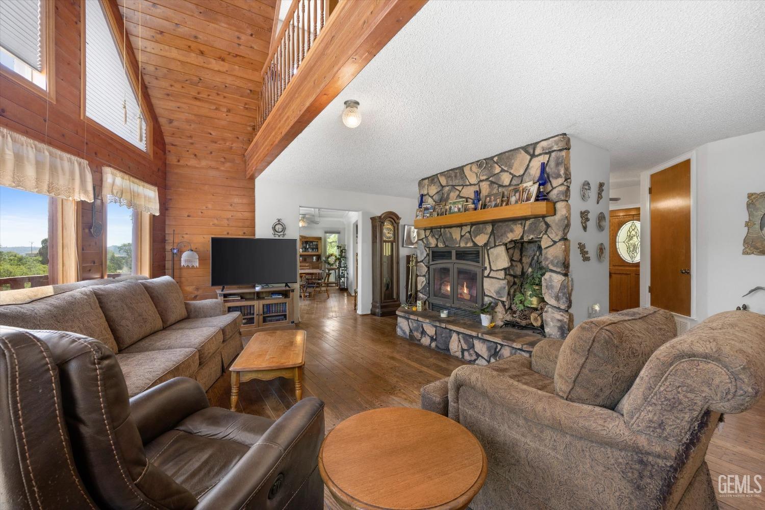 Undisclosed Address Tehachapi, CA 93561 - Photo 7 of 16 a living room with furniture and a flat screen tv