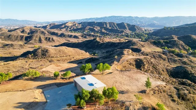 a view of house with a yard