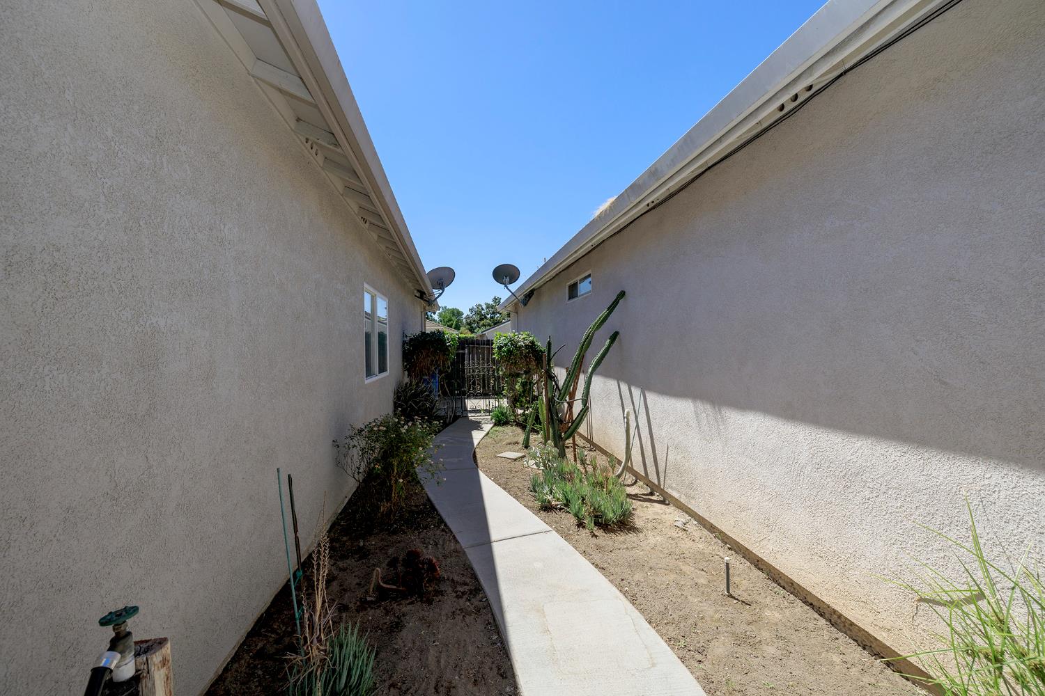 2123 Spring Blossom Lane Turlock, CA 95382 - Photo 31 of 44 a view of a balcony