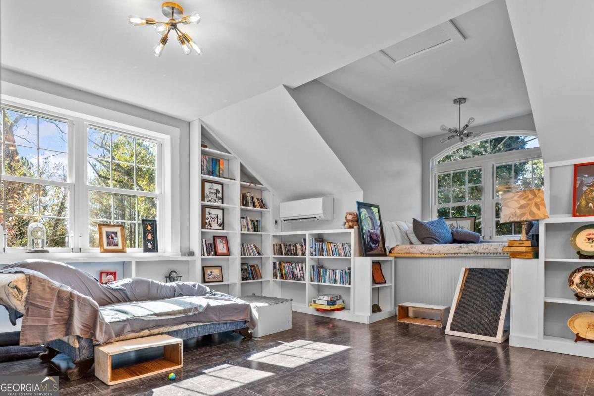 140 Jack Road Fitzgerald, GA 31750 - Photo 35 of 55 a living room with furniture and a chandelier