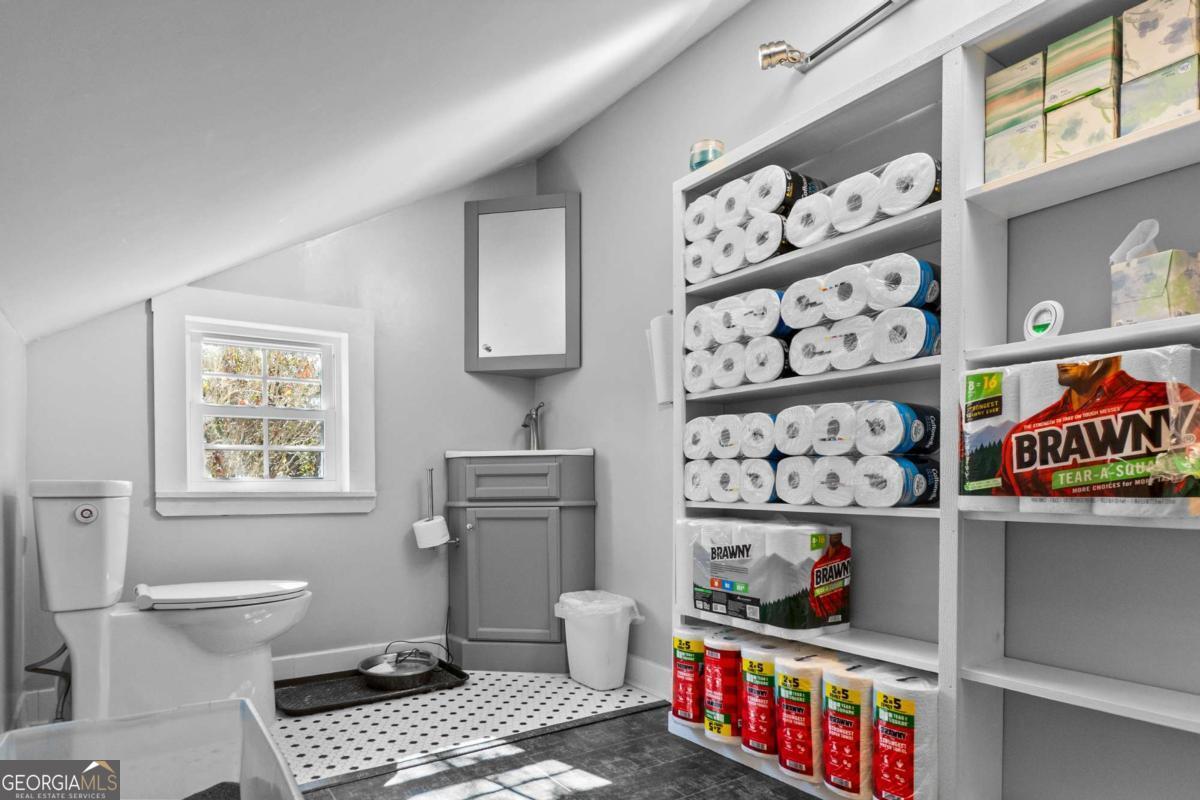 140 Jack Road Fitzgerald, GA 31750 - Photo 37 of 55 a very nice looking living room with a baby crib and a wooden floor