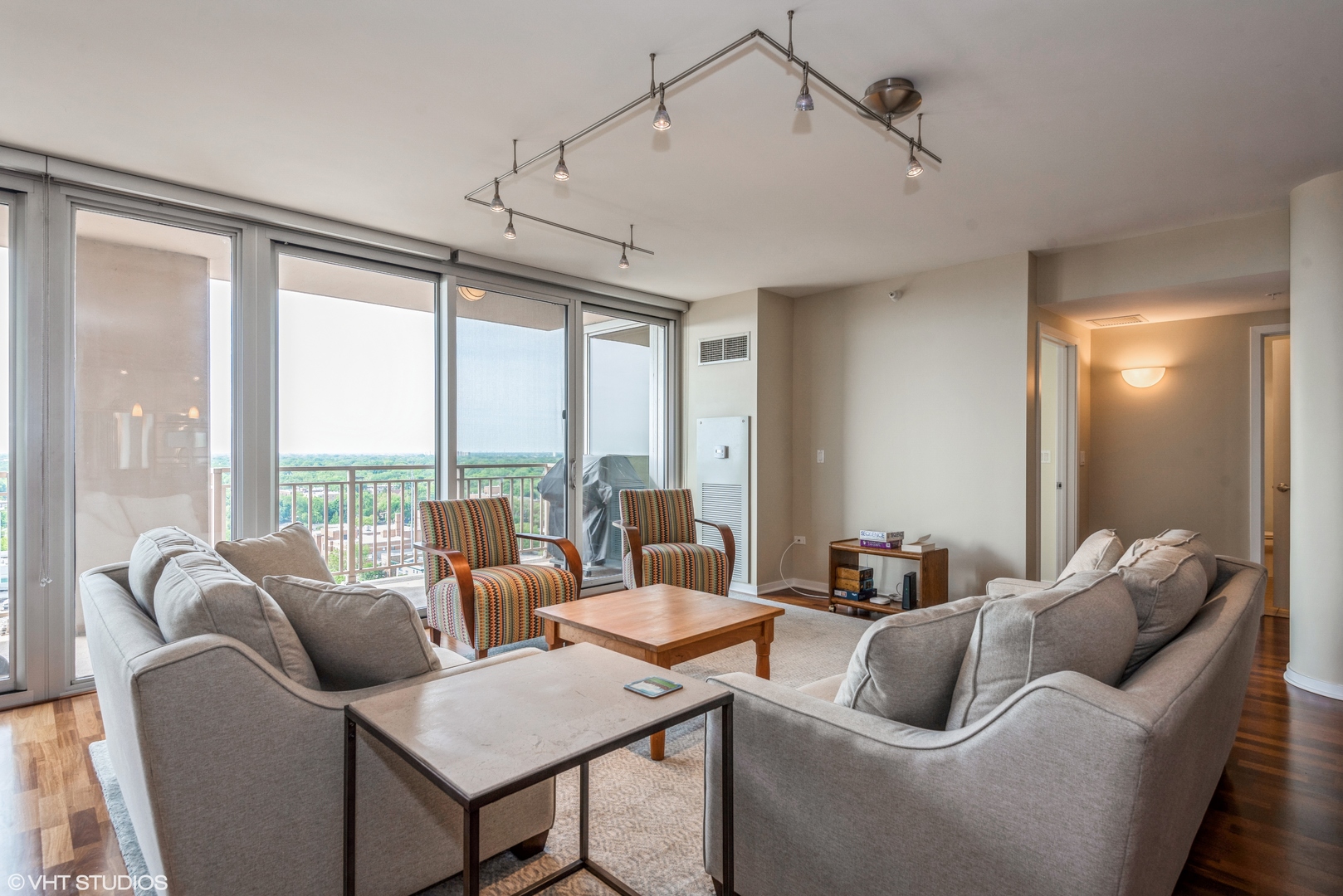 807 Davis Street, Unit 1501 Evanston, IL 60201 - Photo 4 of 17