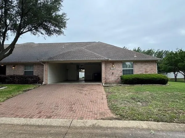 $1,500 | 107 Cobblestone Drive East, Red Oak, TX 75154