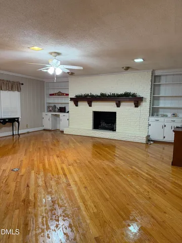 a view of a livingroom with a kitchen
