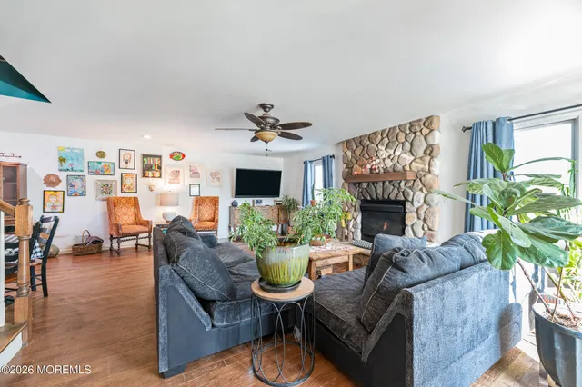 $899,000 | 12 Thompson Avenue, Leonardo, NJ 07737