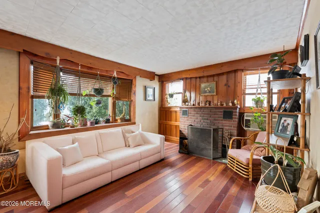 $899,000 | 12 Thompson Avenue, Leonardo, NJ 07737