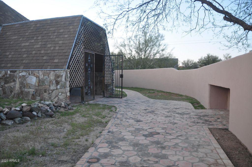 1735 East Tamar Road Phoenix, AZ 85086 - Photo 8 of 37 interior courtyard area