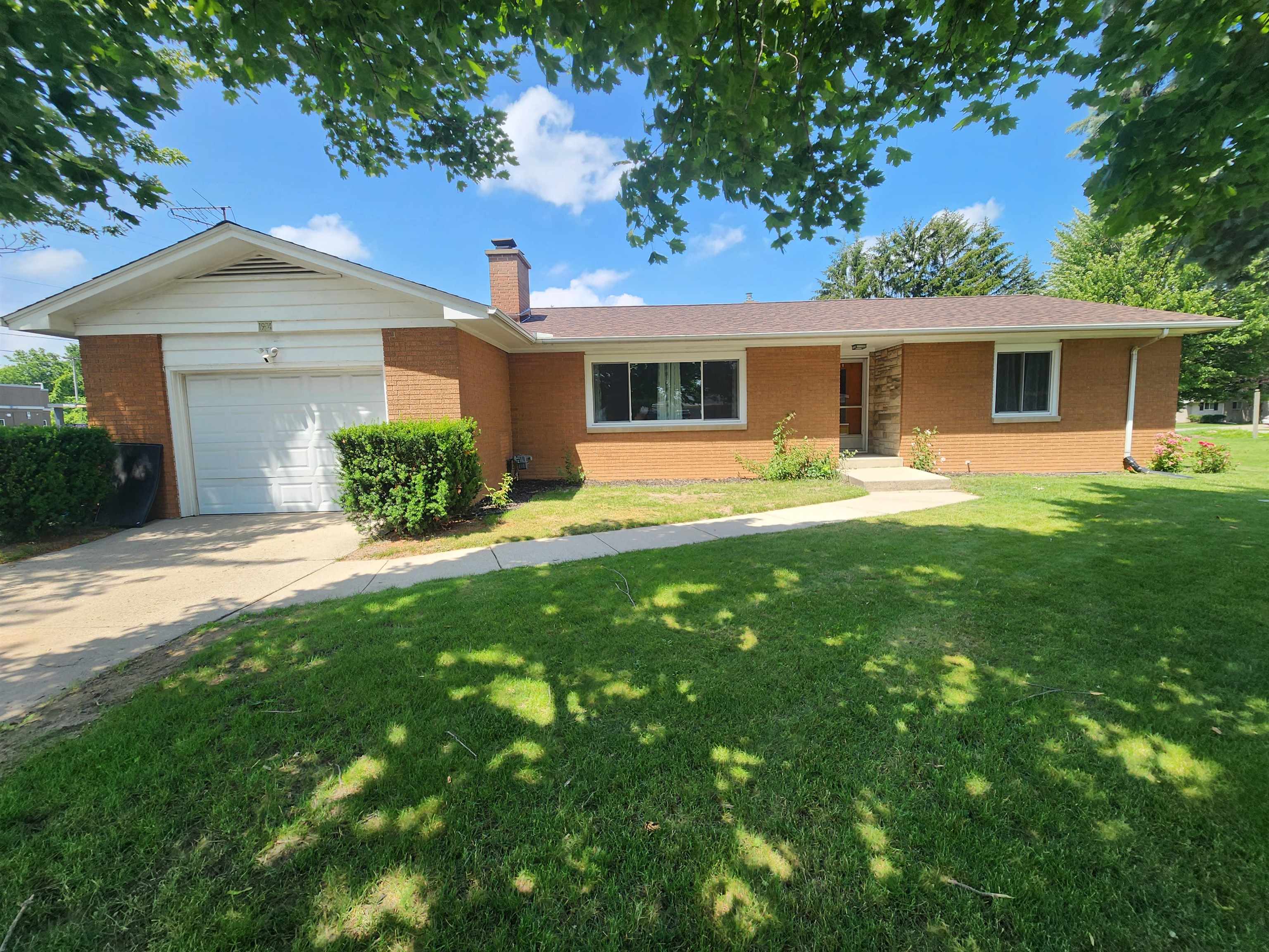 1974 West Youngs Ditch Road Bay City, MI 48708 - Photo 1 of 37