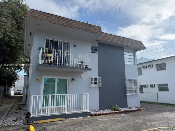 $2,000 | 767 Southwest 9th Street, Unit 202, Miami, FL 33130