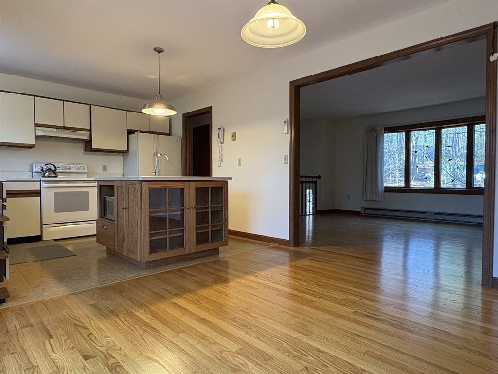 26 Hitching Post Road Amherst, MA 01002 - Photo 8 of 31