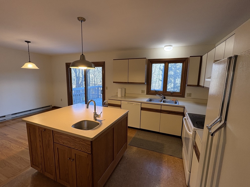 26 Hitching Post Road Amherst, MA 01002 - Photo 9 of 31