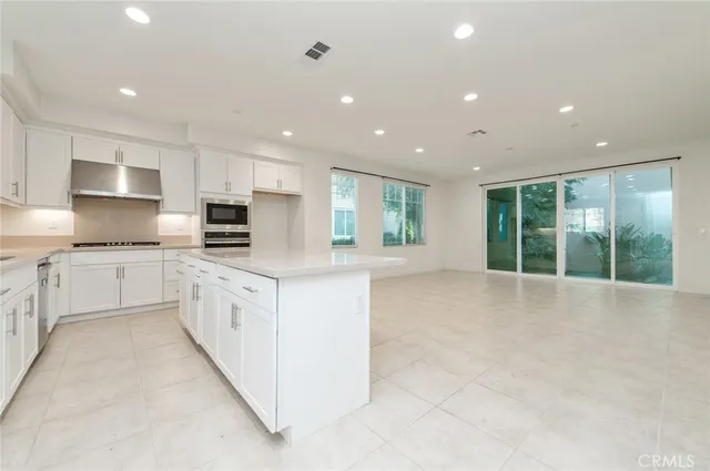 $5,100 | 148 Stage, Irvine, CA 92618