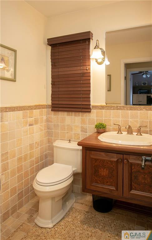 36 Pine Ridge Drive Edison, NJ 08820 - Photo 20 of 51 a bathroom with a sink toilet and mirror