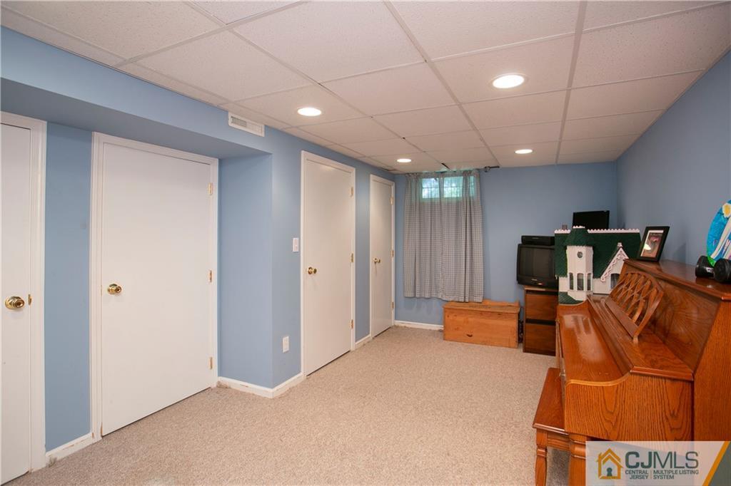 36 Pine Ridge Drive Edison, NJ 08820 - Photo 35 of 51 a livingroom with furniture