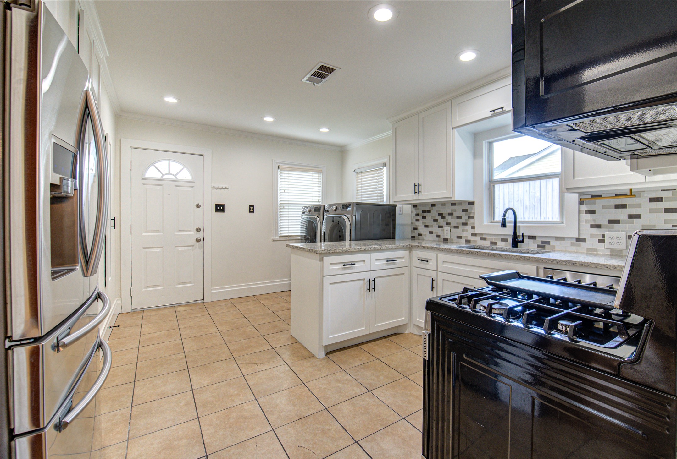 814 Sue Street Houston, TX 77009 - Photo 11 of 32