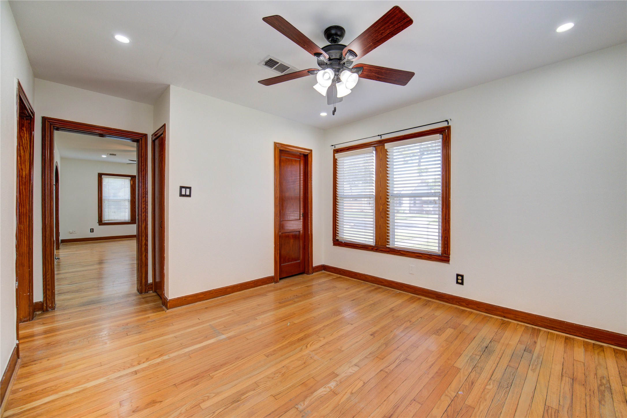 814 Sue Street Houston, TX 77009 - Photo 3 of 32