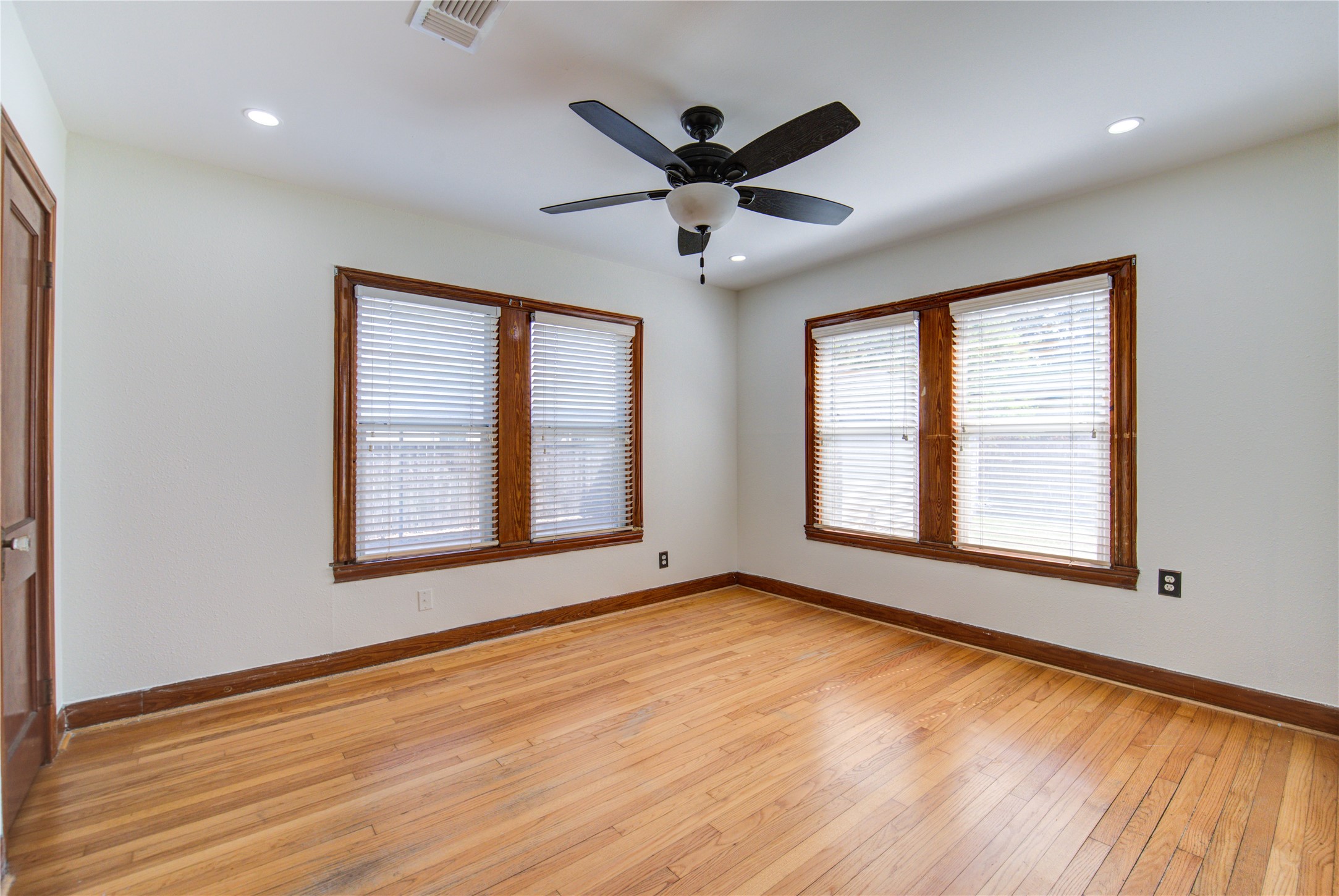 814 Sue Street Houston, TX 77009 - Photo 4 of 32