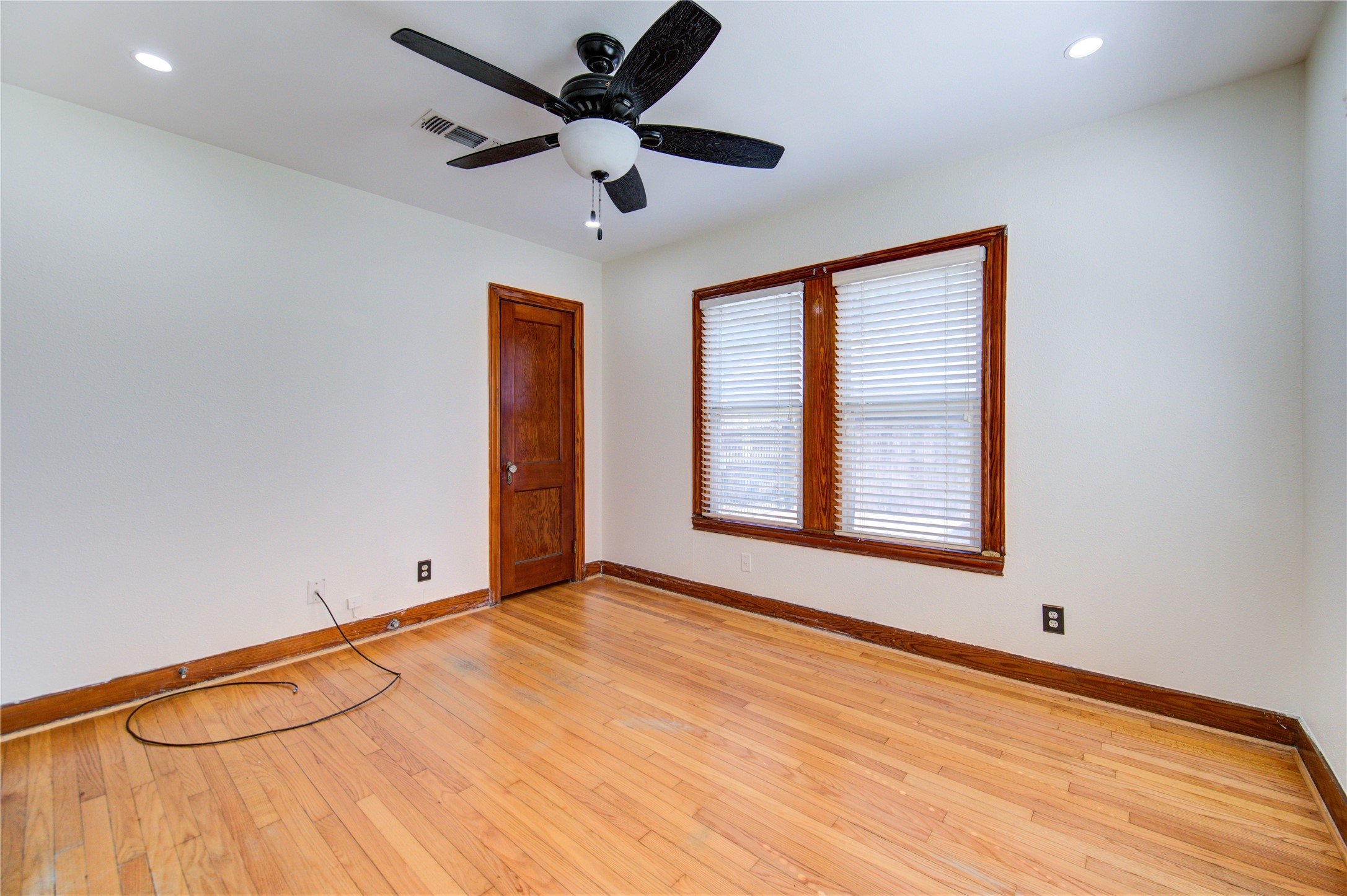 814 Sue Street Houston, TX 77009 - Photo 5 of 32