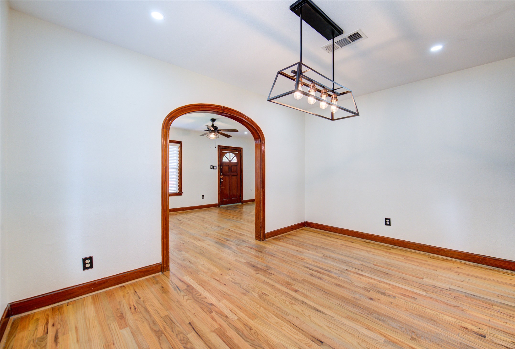 814 Sue Street Houston, TX 77009 - Photo 8 of 32