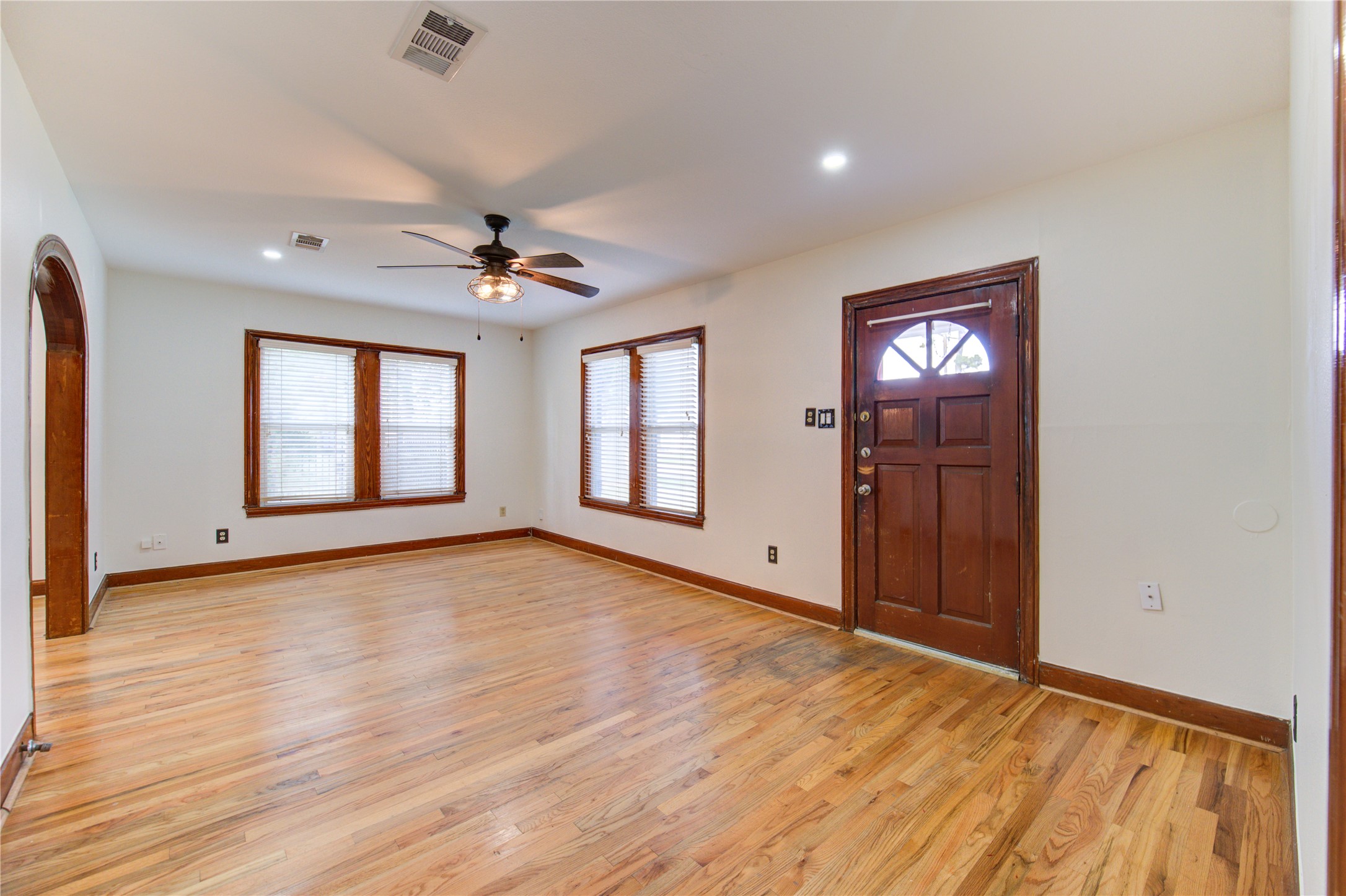 814 Sue Street Houston, TX 77009 - Photo 10 of 32