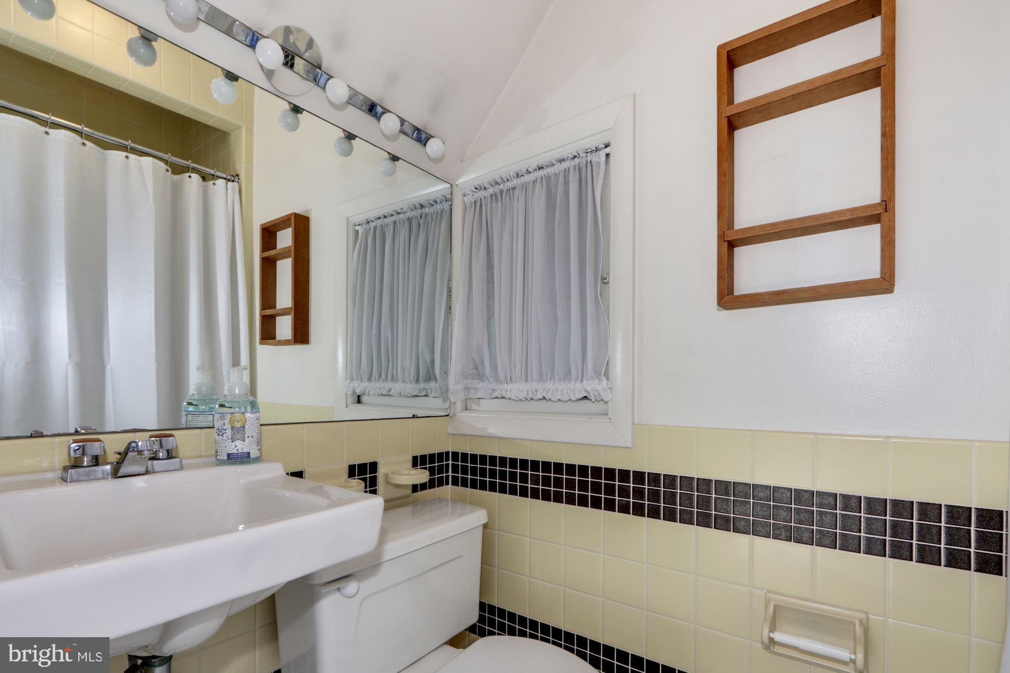 3212 Klingle Road Northwest Washington, DC 20008 - Photo 24 of 35 Top Floor En Suite Full Bathroom