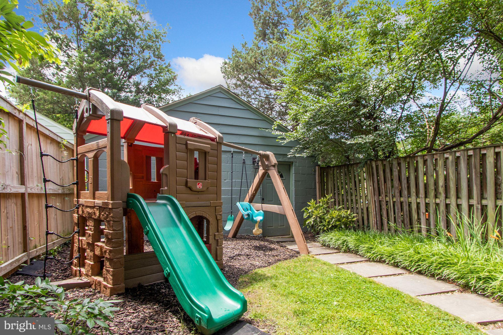 3212 Klingle Road Northwest Washington, DC 20008 - Photo 33 of 35 Play Area