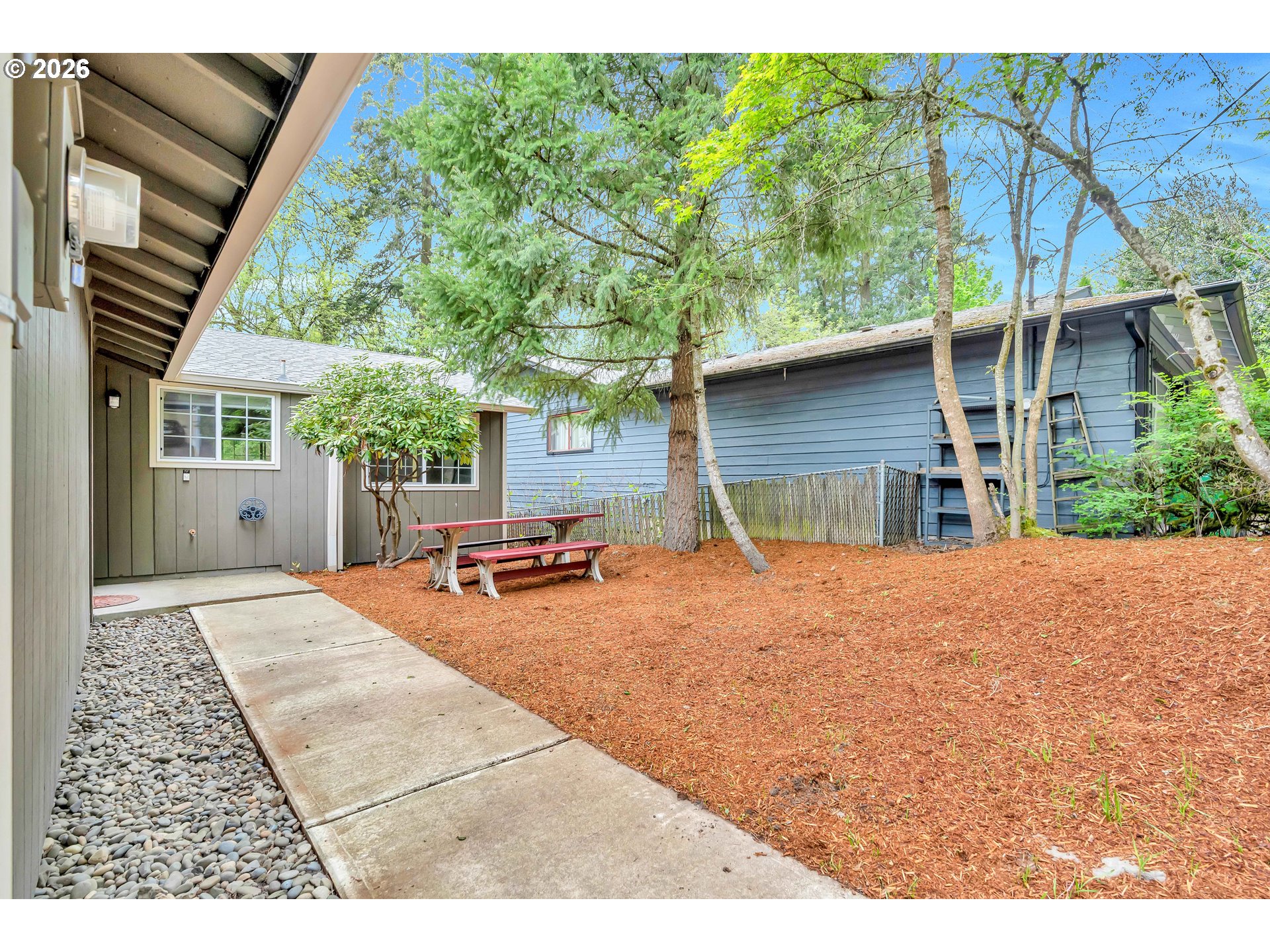 9505 Southwest 50th Avenue Portland, OR 97219 - Photo 4 of 35