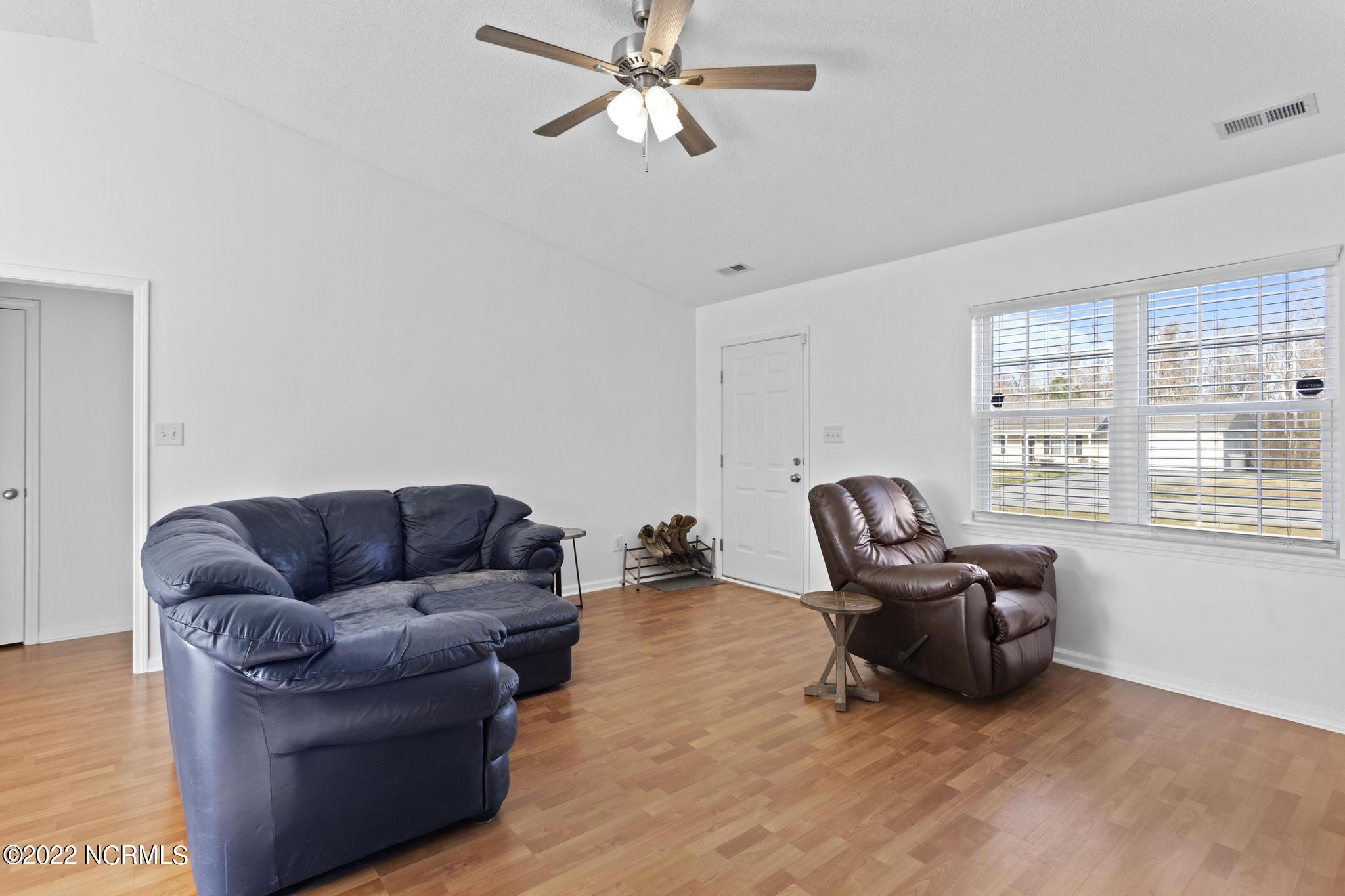 107 Poplar Ridge Road Jacksonville, NC 28546 - Photo 7 of 27 IMG_9047