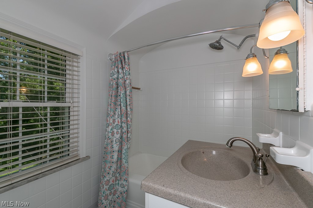1577 Oakmount Road South Euclid, OH 44121 - Photo 14 of 32