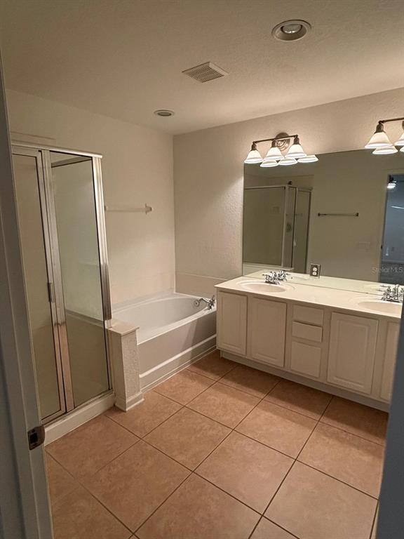 1215 Shallcross Avenue Orlando, FL 32828 - Photo 33 of 44 a bathroom with a tub sink and mirror