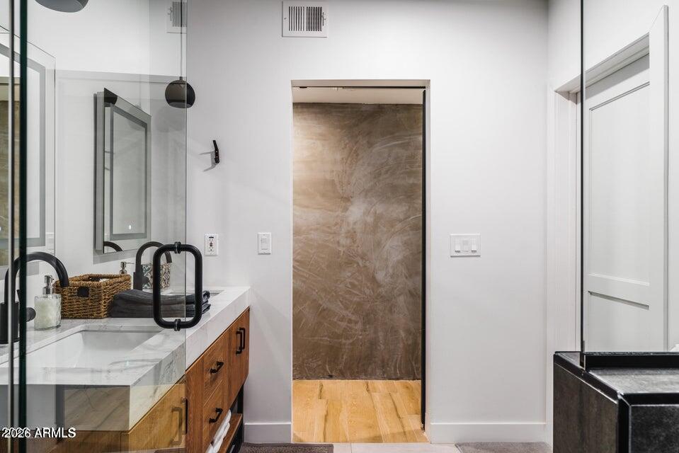 3102 North 35th Street Phoenix, AZ 85018 - Photo 6 of 16 3102 N 35th St PHX AZ pic 6