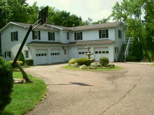 1405 Coraopolis Heights Road Coraopolis, PA 15108 - Photo 8 of 8 Gallery Image 8