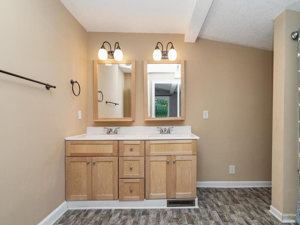 12965 Rutledge Circle Minnetonka, MN 55305 - Photo 12 of 24