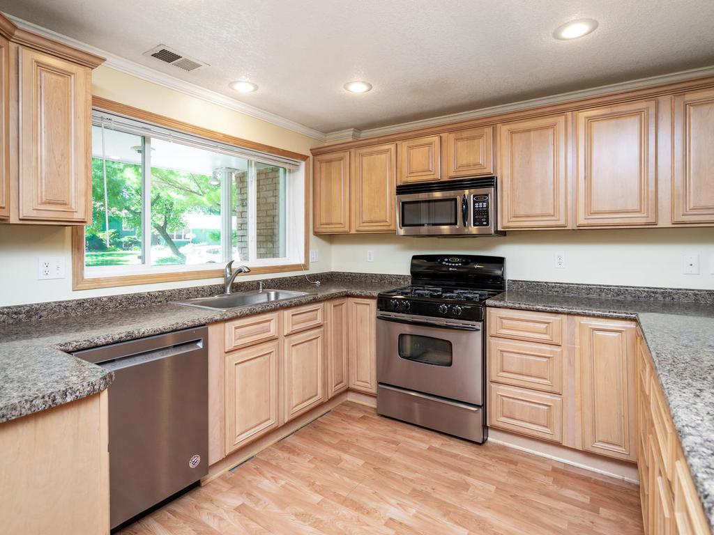 12965 Rutledge Circle Minnetonka, MN 55305 - Photo 5 of 24