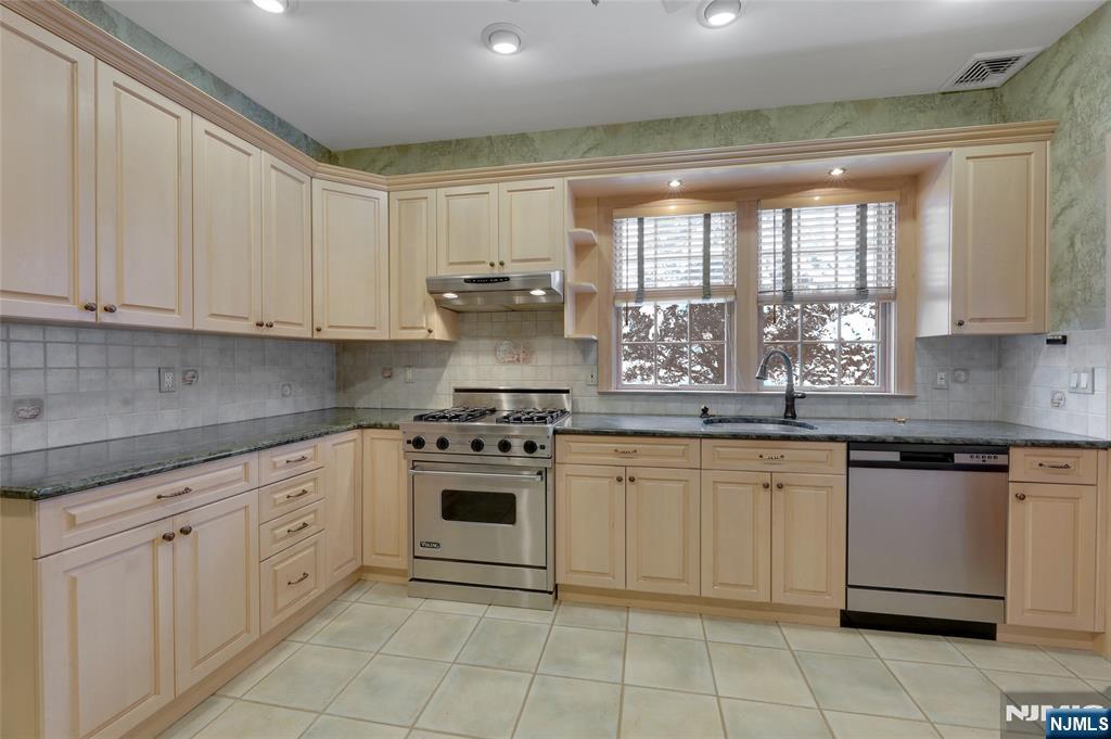 314 Knickerbocker Road Tenafly, NJ 07670 - Photo 13 of 36