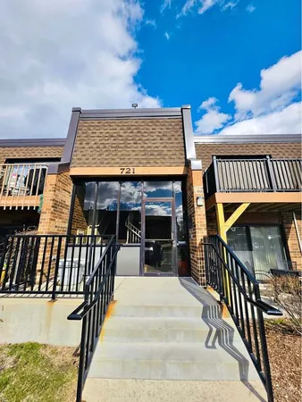 $225,000 | 721 Tipperary Court, Unit 1A, Schaumburg, IL 60193