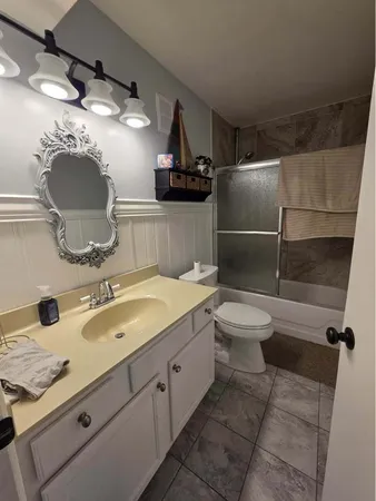 $225,000 | 721 Tipperary Court, Unit 1A, Schaumburg, IL 60193