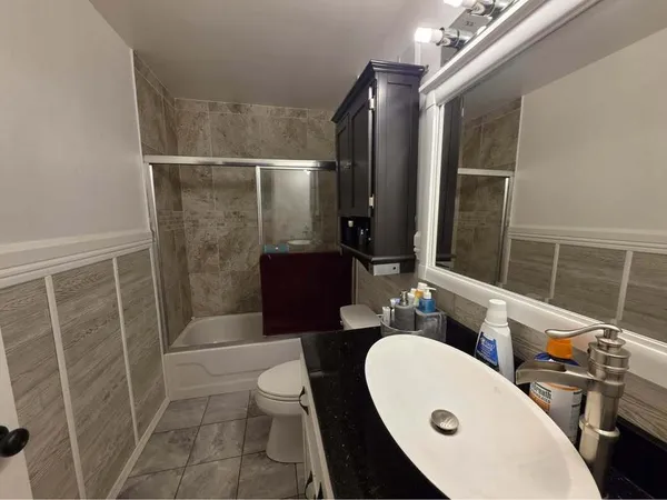 $225,000 | 721 Tipperary Court, Unit 1A, Schaumburg, IL 60193