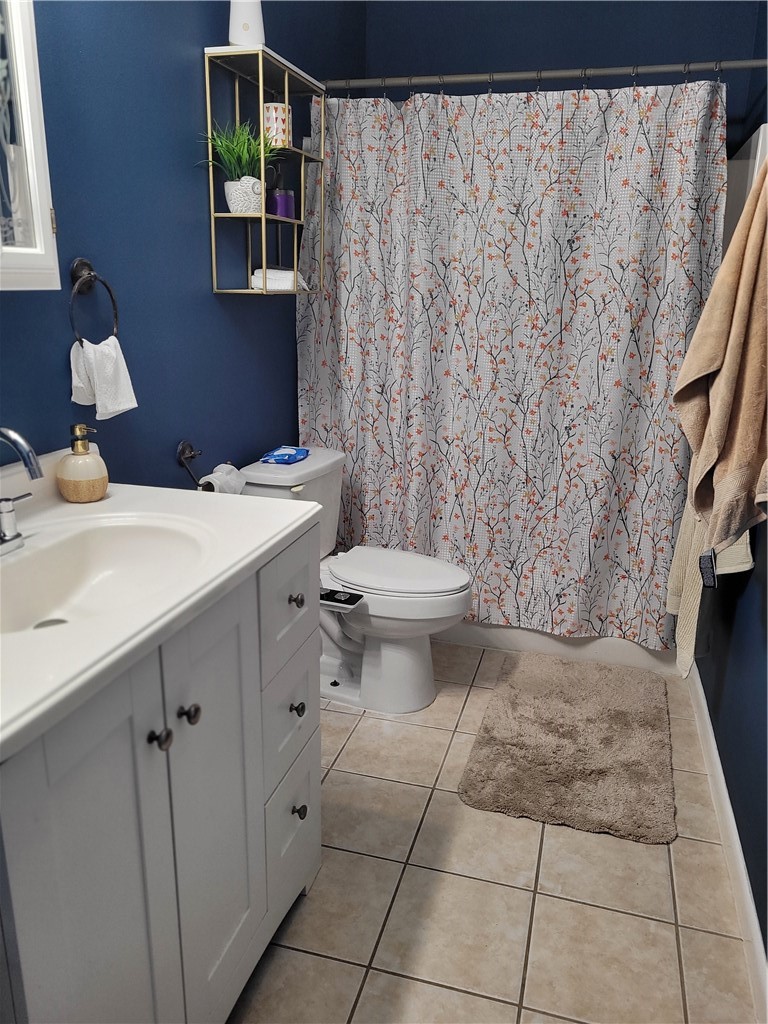 4902 Marion Circle Corpus Christi, TX 78411 - Photo 11 of 27 a bathroom with a toilet a sink and curtain
